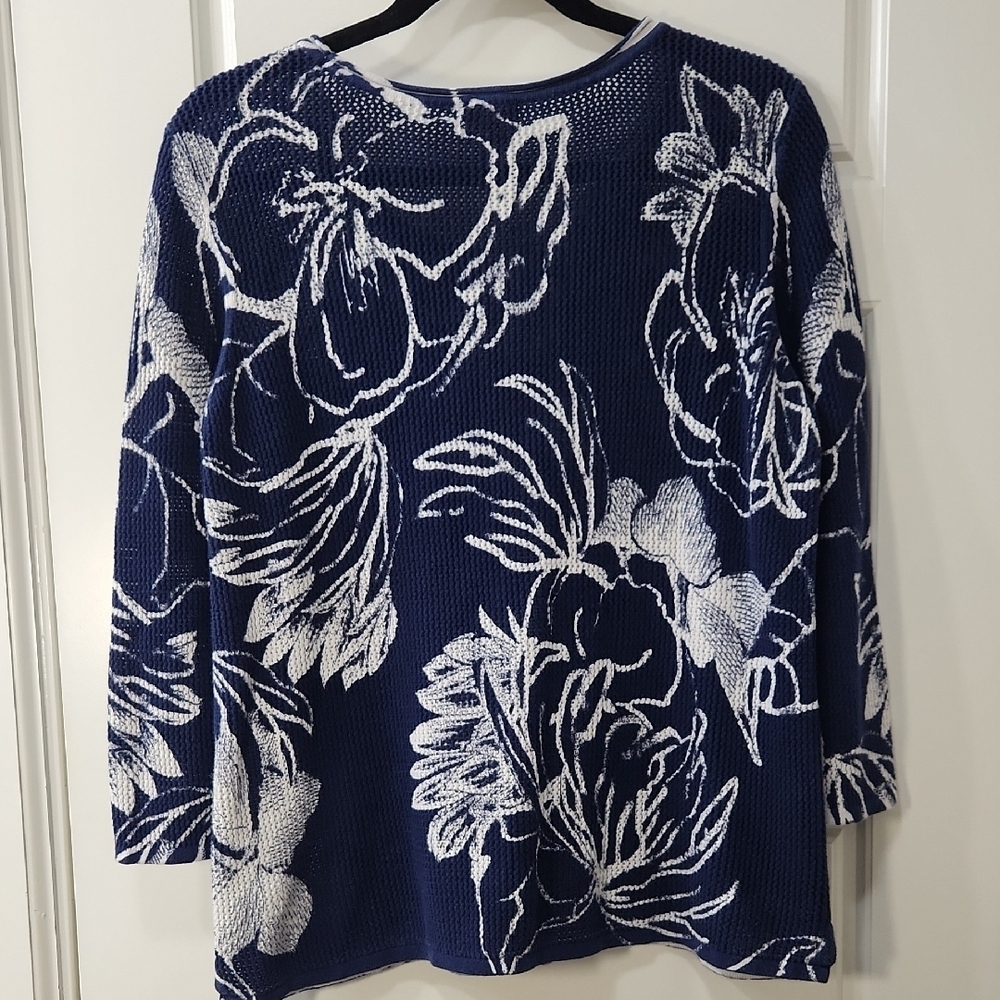 Chico's Navy and White Floral Long Sleeve Waffle Weave Cotton Sweater Large - Picture 7 of 9